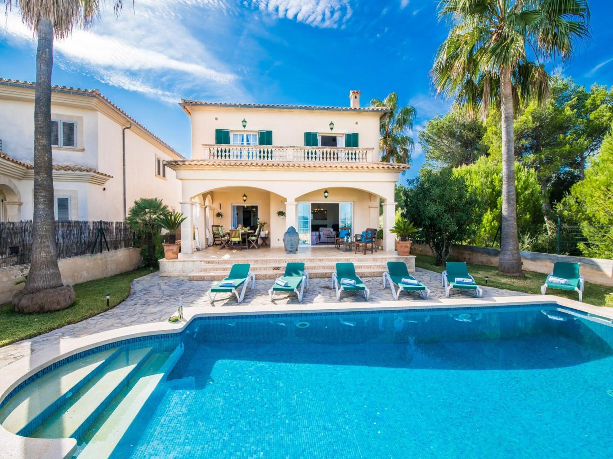 Elegant With Private Pool *