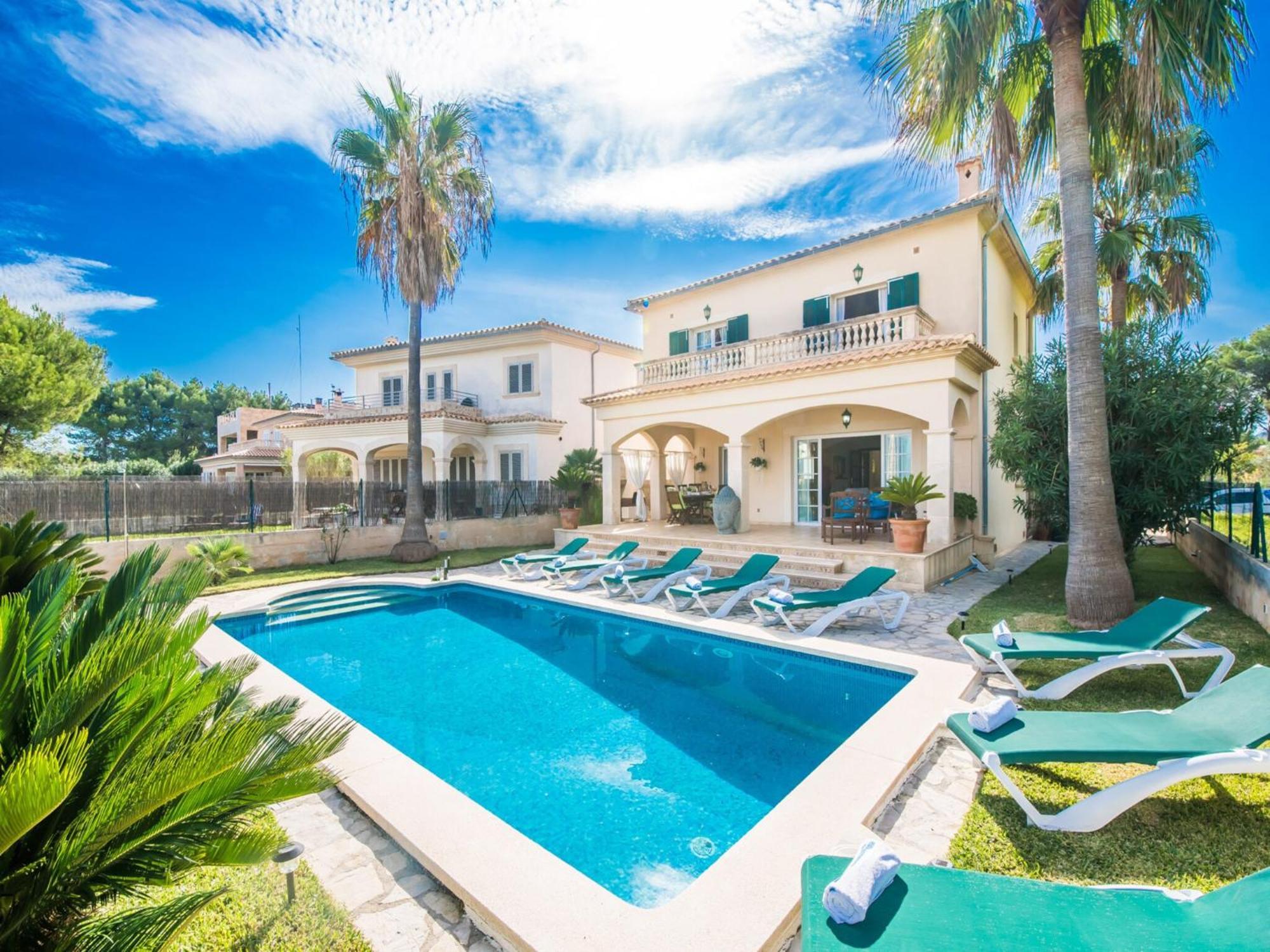 Elegant With Private Pool